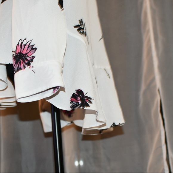 Vince Camuto Blouse Size Medium - Picture 7 of 12